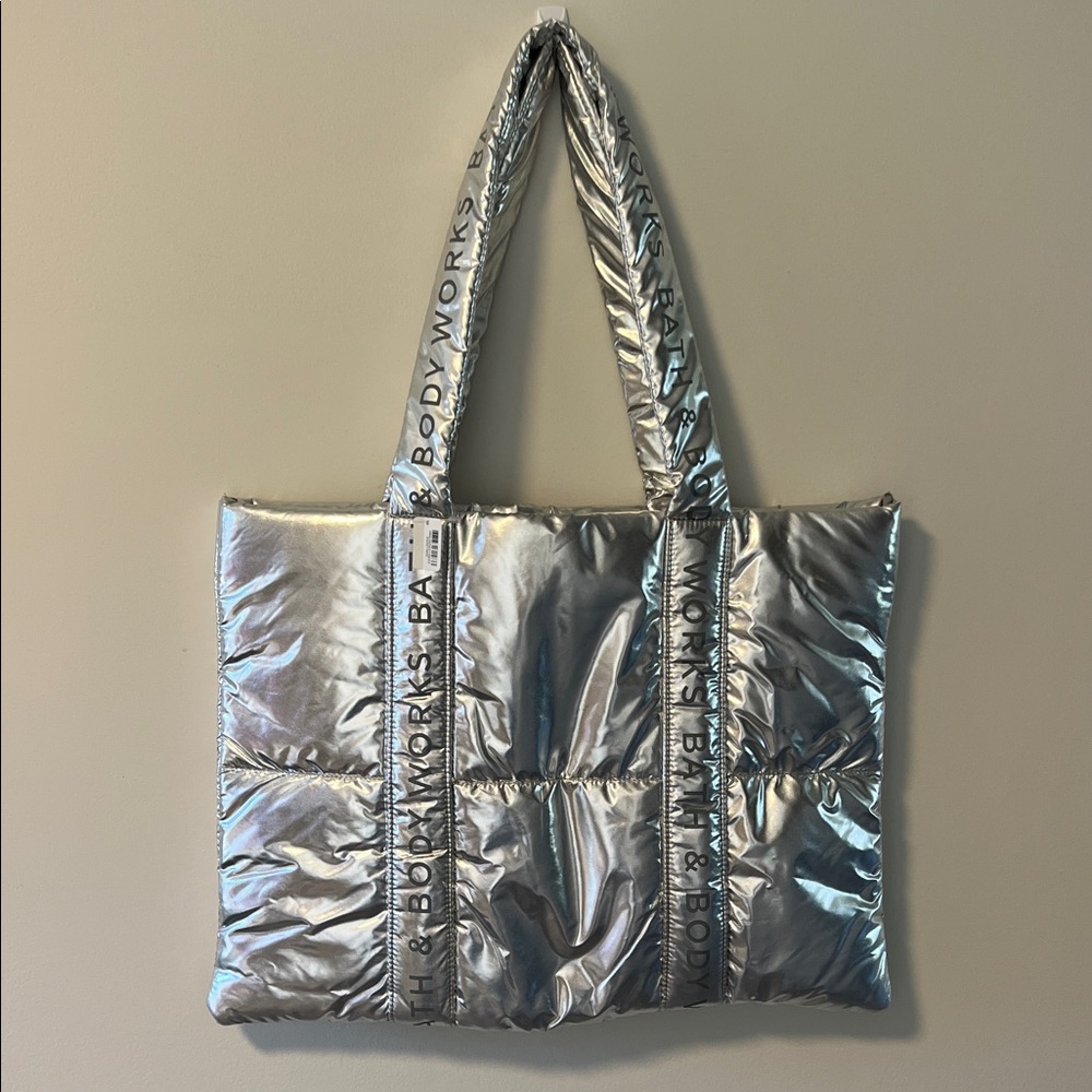 BATH & BODYWORKS Large Silver puffy bag. NEW WITH TAG.!!